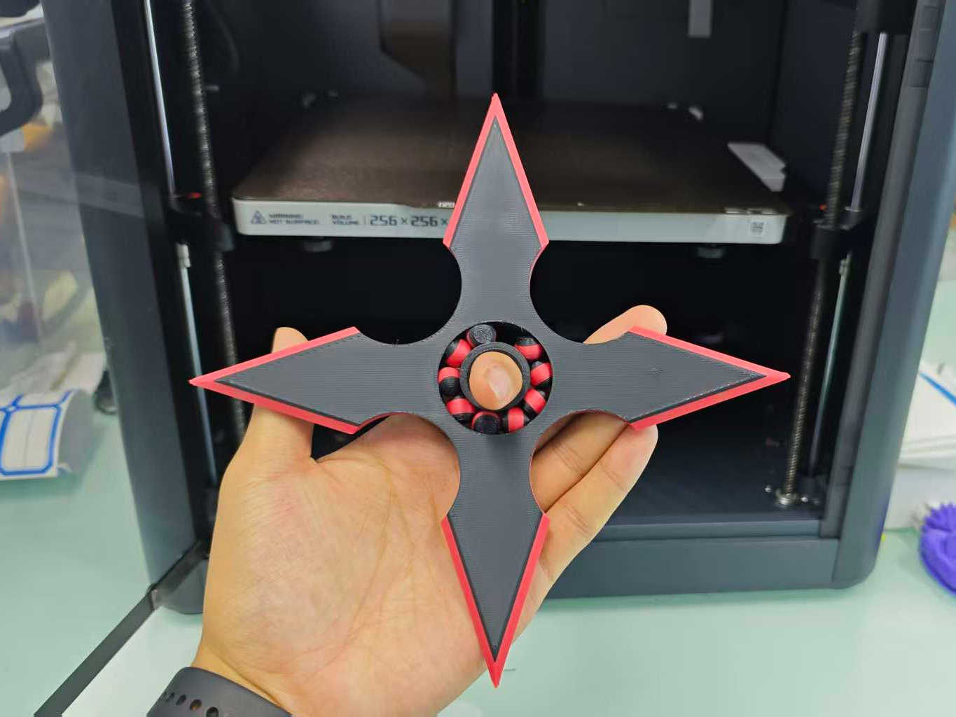 Brinquedo Cyber Shuriken com quatro lâminas afiadas e rolamento giratório (pode abrir pacotes de entrega)