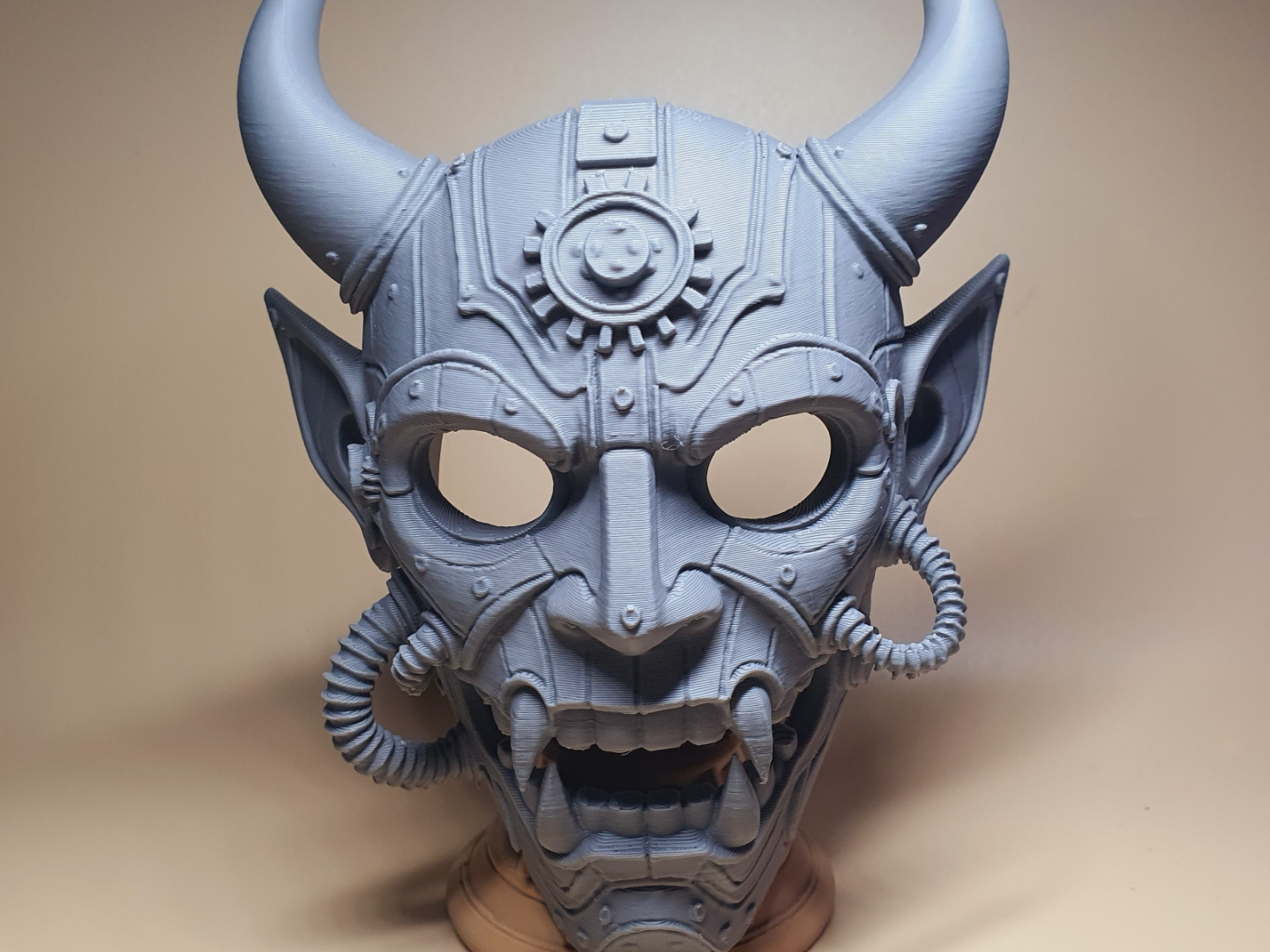 Máscara de demônio Oni inspirada em cyberpunk-steampunk